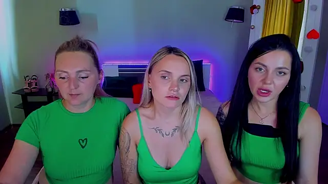 MagicEyess live cam on StripChat