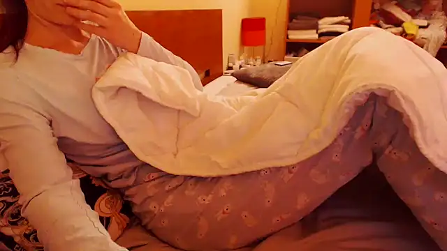 LovelyAndraGirl webcam