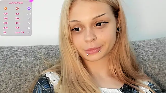 MelonyEmo webcam