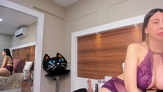 AriadnaHarper webcam