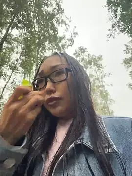 trytomakememoam live webcam