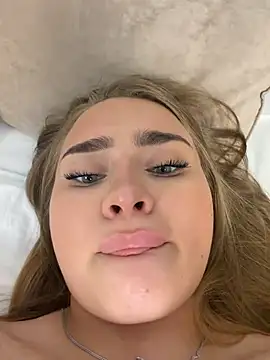 MonicaWestt webcam