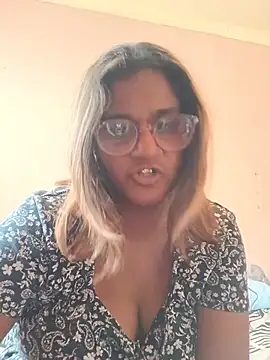 indianstrawberrylips4u webcam