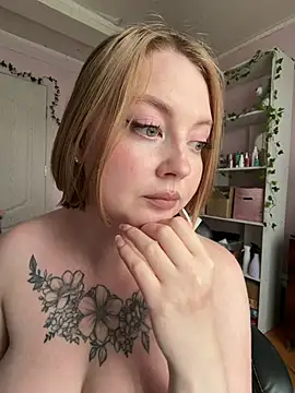 EmmySuiyugh live cam on StripChat