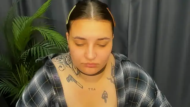 NikkiSummer webcam