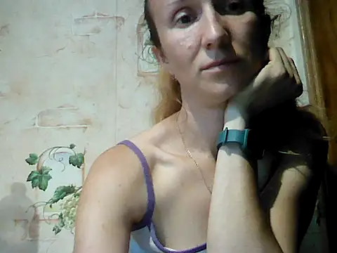 Redhead111 webcam