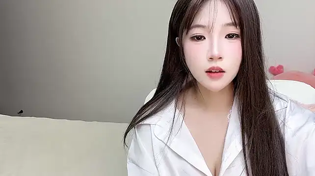 Lucy_8858 webcam