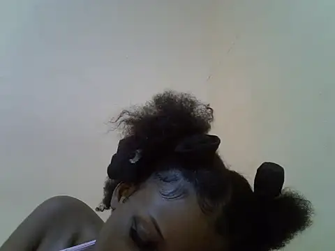 ebony_petite9 live cam on StripChat