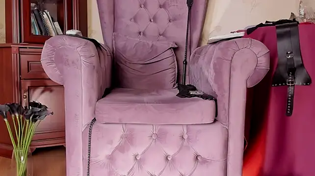 LadyLeather webcam