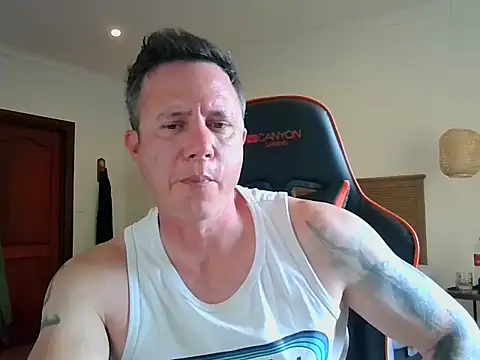 TroyDieselXXX live cam on StripChat