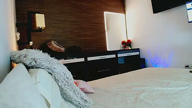 LadyAriaHunt live cam on StripChat
