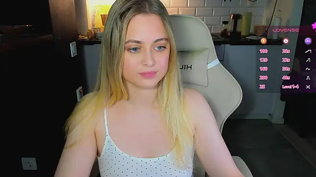 blonde_kellyy webcam