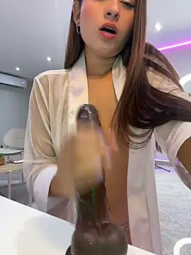 RossieSmith1 live cam on StripChat