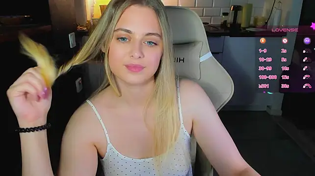 blonde_kellyy webcam