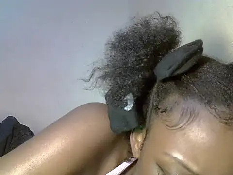 ebony_petite9 live cam on StripChat