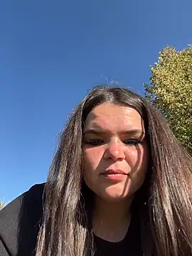 SnowWhiteSin webcam
