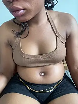 PrettyNina77 webcam
