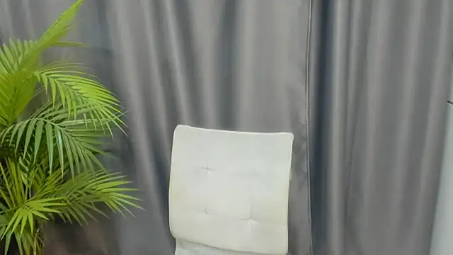NikkiSummer webcam