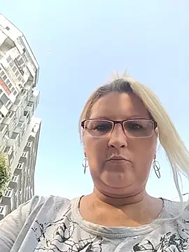 Divineblond webcam