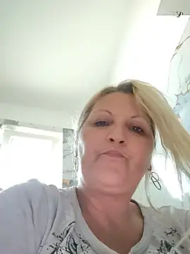 Divineblond webcam