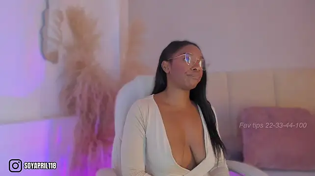 aprilebony_ webcam
