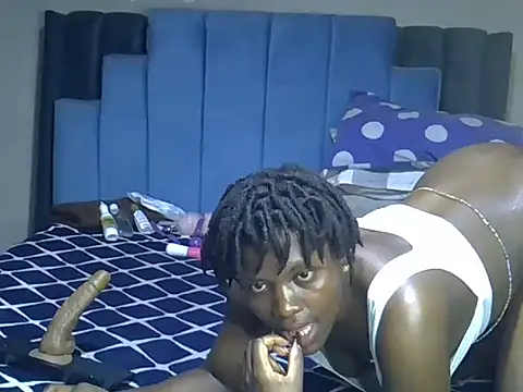melanin_moon live cam on StripChat