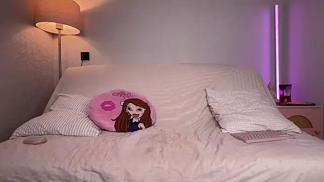GlossyVixen webcam