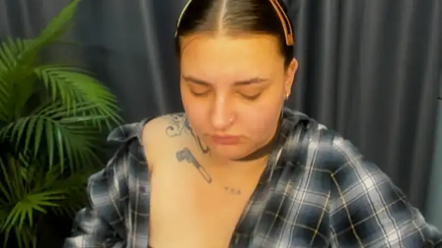 NikkiSummer webcam