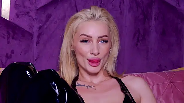 AngieShae webcam