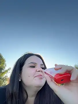 SnowWhiteSin webcam