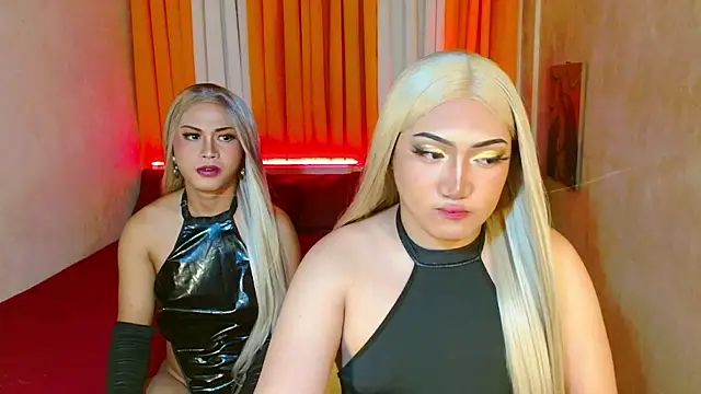 Phenomenal_Shemale live cam on StripChat
