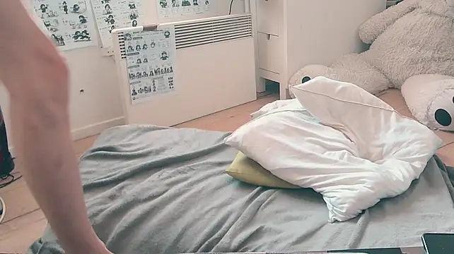 CeriseLapine live cam on StripChat