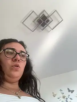 CurvyyMomy live cam on StripChat