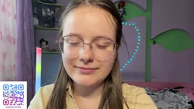 RoseLyyn webcam