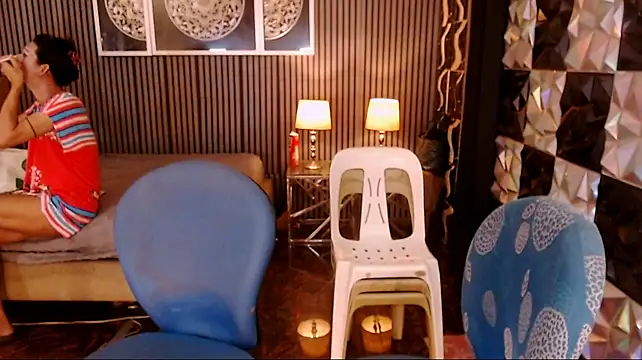 PrettyHorseCockTrans webcam