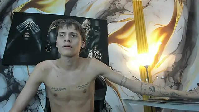 mono_blonde webcam