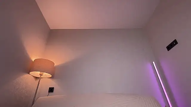 GlossyVixen webcam