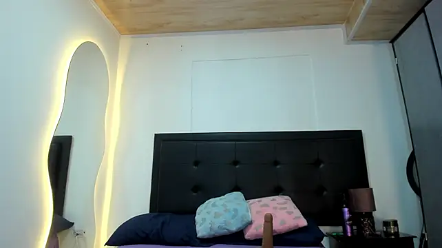 BustyGlow webcam