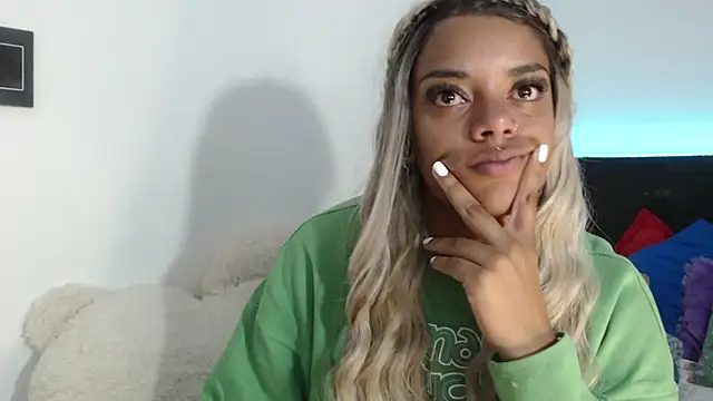 ladyrd1 webcam