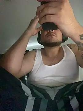 GusanoDelicioso live cam on StripChat
