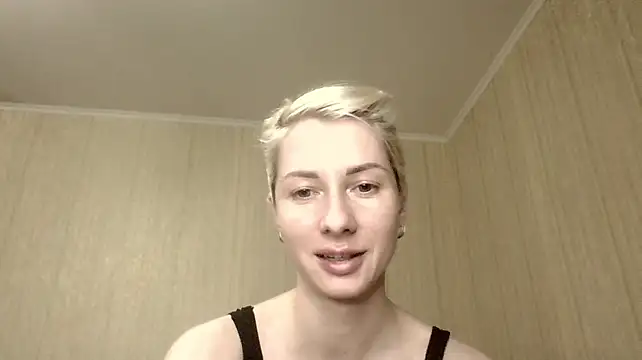 BlondieOnline_ webcam