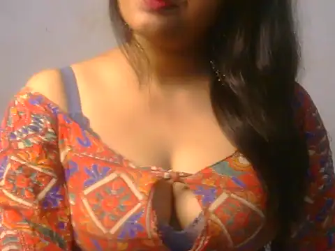 POOJA_199 webcam