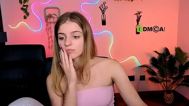 lisa_dark_ webcam