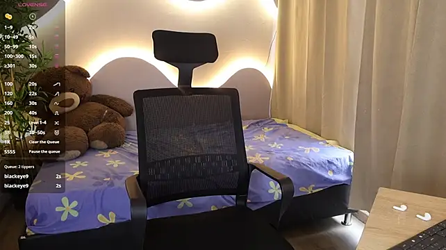 Millie_Volturi webcam