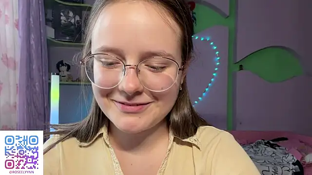 RoseLyyn webcam