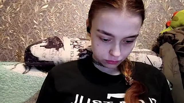 CaraDelevingnee webcam