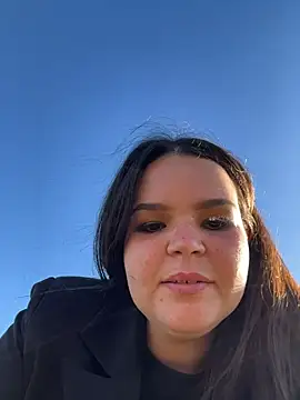 SnowWhiteSin webcam
