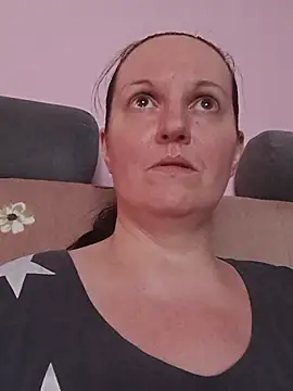 BustyLadyAlma webcam
