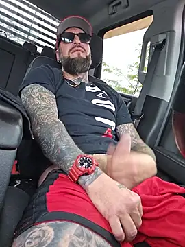 beardedtattood (Ask my age) - 😈soo hard and soo horny 😈