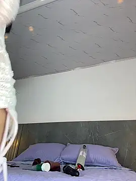 Lila-pinkky live webcam
